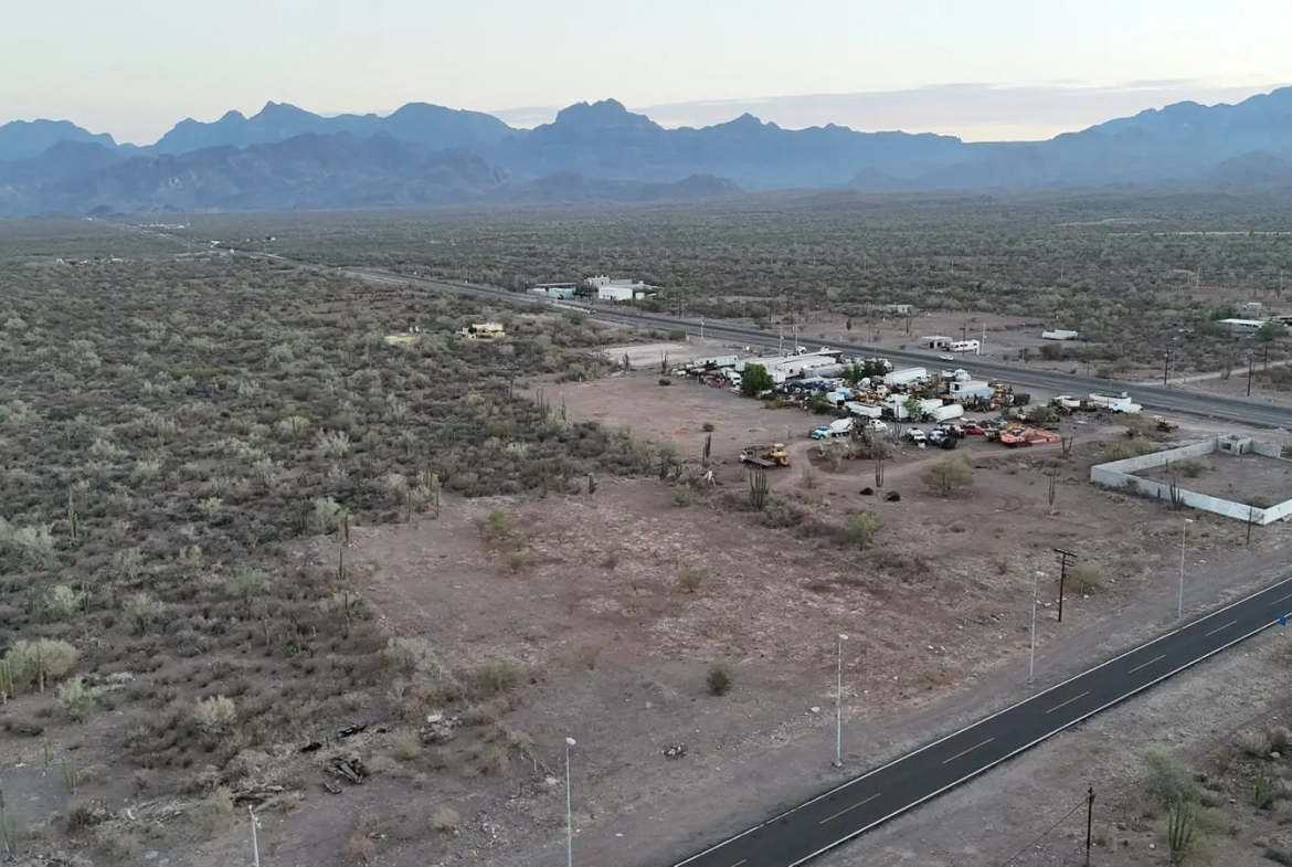 Parcela Liza Side view